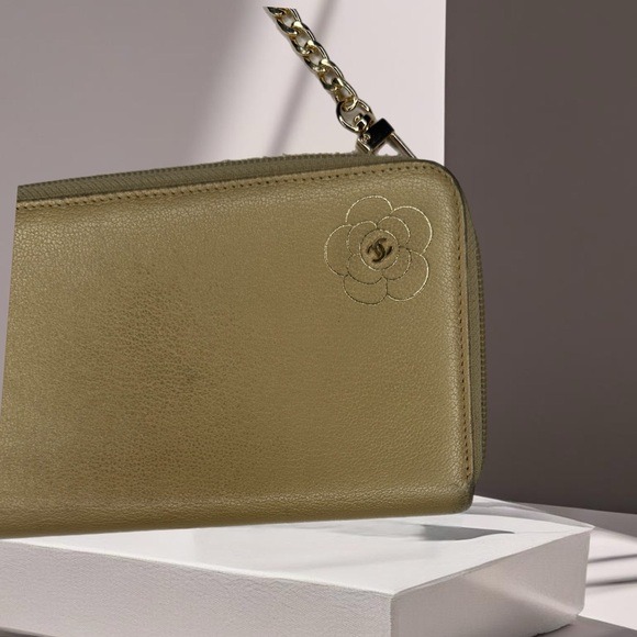 CHANEL Continental Zippy Wallet Gold WOC, Neutrals Leather with Gold Hardware - Picture 4 of 8